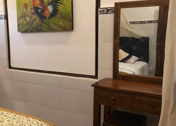 1bd With Breakfast In Family Compound4 ,15 Minute Walk To Yoga Barn