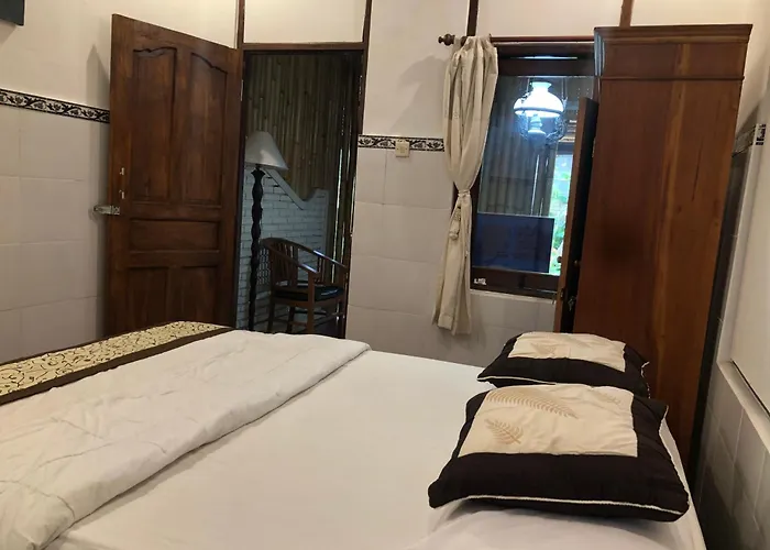 1bd With Breakfast In Family Compound4 ,15 Minute Walk To Yoga Barn *