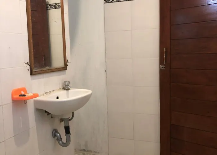 1bd With Breakfast In Family Compound4 ,15 Minute Walk To Yoga Barn *